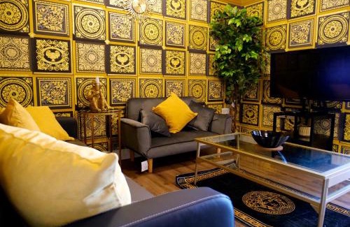 Rotherham Apartment | Ultra Deluxe Versace Apartment Near Sheffield FULL SKY TV