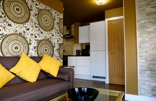 Rotherham Apartment | Ultra Deluxe Versace Apartment Near Sheffield