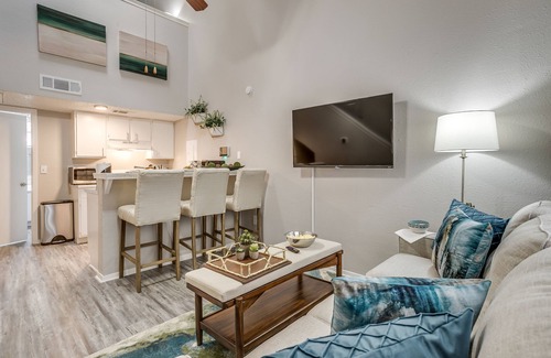 Central Arlington Apartment | Ultra Fast Wifi✶4K TVs✶King Bed✶2 Car Parking #35