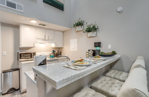 Central Arlington Apartment | Ultra Fast Wifi✶4K TVs✶King Bed✶2 Car Parking #35