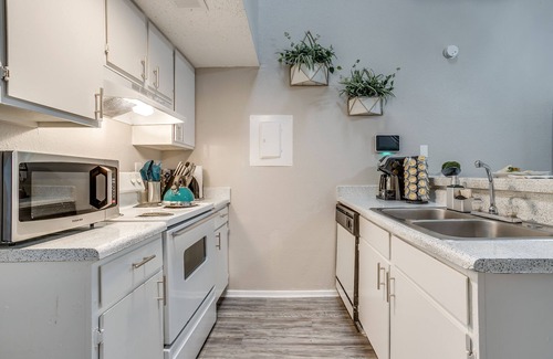 Central Arlington Apartment | Ultra Fast Wifi✶4K TVs✶King Bed✶2 Car Parking #35
