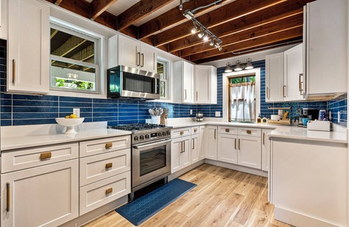 Town Landing House | Ultra Lux, Rooftop Deck, Lap Pool, Arcade Games, 15 Mins to Portland, Sleeps 21