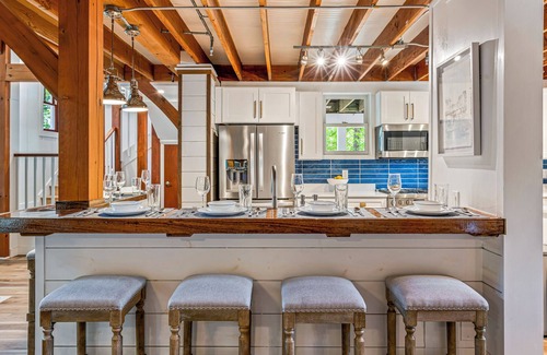 Town Landing House | Ultra Lux, Rooftop Deck, Lap Pool, Arcade Games, 15 Mins to Portland, Sleeps 21