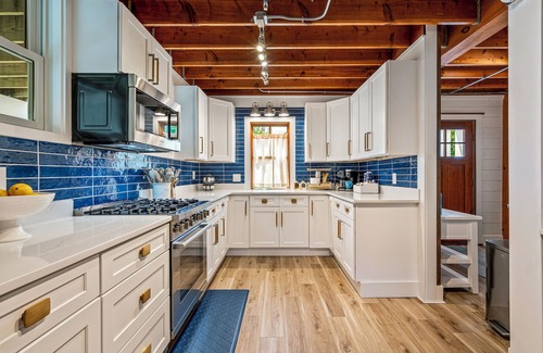 Town Landing House | Ultra Lux, Rooftop Deck, Lap Pool, Arcade Games, 15 Mins to Portland, Sleeps 21