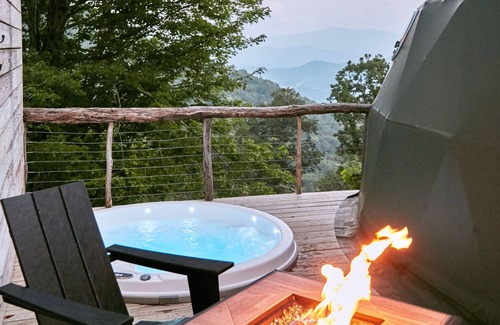 Canton Cabin | Ultra Luxe Dome + Hot Tub + Mtn View + 20min to AVL