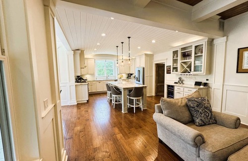Eureka Springs House | Ultra Luxe Home in Eureka