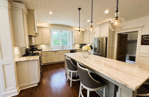 Eureka Springs House | Ultra Luxe Home in Eureka