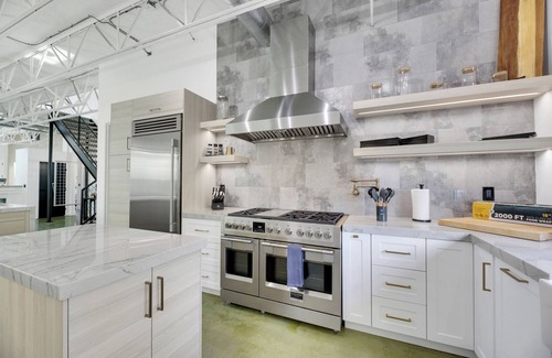 Canyon Gate Villa | Ultra Luxe & Modern Loft Villa - 15 Mins to Strip