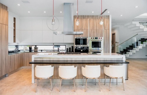 The Roads Villa | Ultra Luxury 5BR Villa in Design District w/Pool, HOT TUB, Billiards & Cinema!