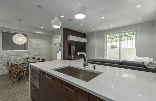 Kitsilano House | ⭐Ultra Luxury - Perfect for Families! Your own private putting green!⭐