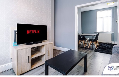 Kirkdale House | Ultra-Modern 3 Bed- Wifi-Garden- Nr Train- Central
