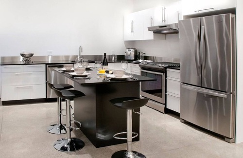 Cowichan Bay Apartment | Ultra Modern Architectural Beauty ..... Great Value
