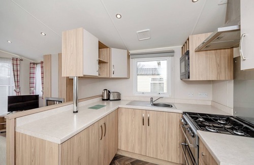 Woodbury House | Ultra modern caravan with one master double with en suite W.