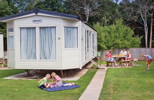 Woodbury House | Ultra modern caravan with one master double with en suite W.
