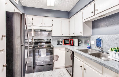 Fort Worth House | Ultra-Modern Duplex, Mins from Downtown, Pets OK