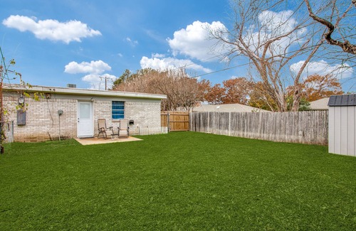 Fort Worth House | Ultra-Modern Duplex, Mins from Downtown, Pets OK