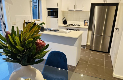 Craigieburn House | Ultra Modern Home 20 Mins From Airport