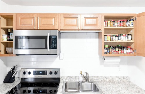 White Plains House | Ultra-Modern Luxe - Sleek & Stunning Stay!