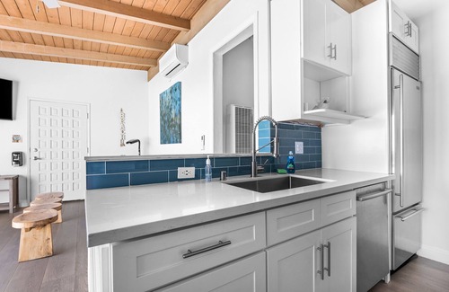 Central Malibu Condo | Ultra Premium Malibu Road Beach House with AC PRIVATE BEACH