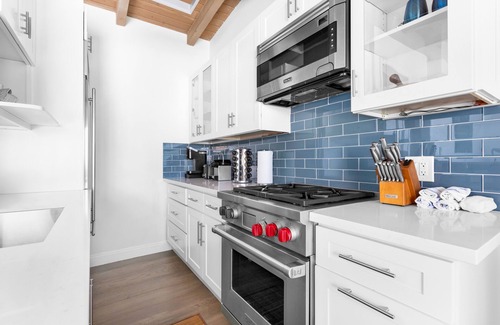 Central Malibu Condo | Ultra Premium Malibu Road Beach House with AC PRIVATE BEACH