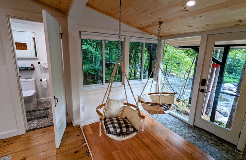 Waterford Cottage | Ultra Private, Crooked Reflections, Riverside Retreat, Hot Tub, Waterfront Glass