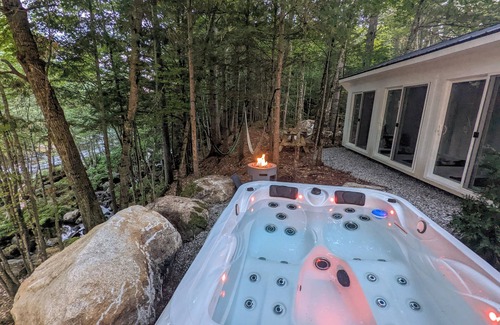 Waterford Cottage | Ultra Private, Crooked Reflections, Riverside Retreat, Hot Tub, Waterfront Glass