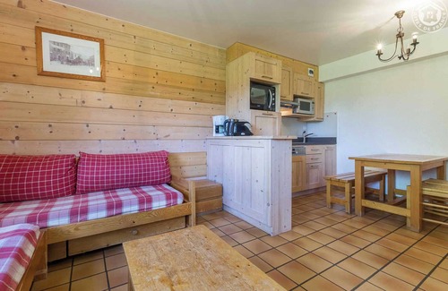 Lanslevillard House | Ultra-privileged location for this gîte in the heart of the Val Cenis Vanoise ski area (125 km of ski trails).
