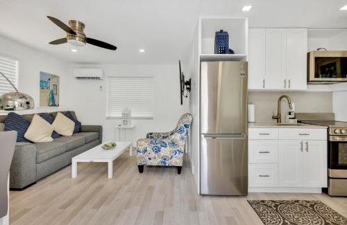 Hollywood Apartment | ULTRA spacious apartment steps from the beach