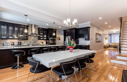 Longwood Apartment | UltraLuxe Apt in Boston Brownstone in Prime Area