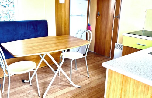 Marinha Grande House | Um Bungalow Aconchegante e Pergolado Proximo a Piscina e Muito Verde