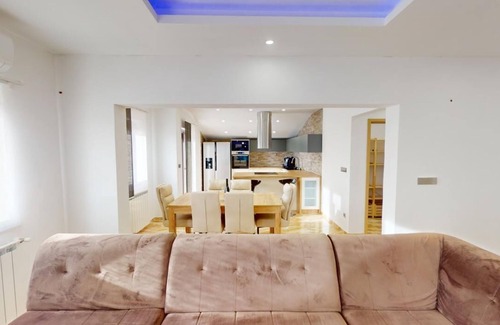 Vilanija Condo | Umag Hideaway: Gogi Apartment, Cozy Haven with Private Terrace!