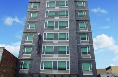 West Bronx Hotel | Umbrella Hotel