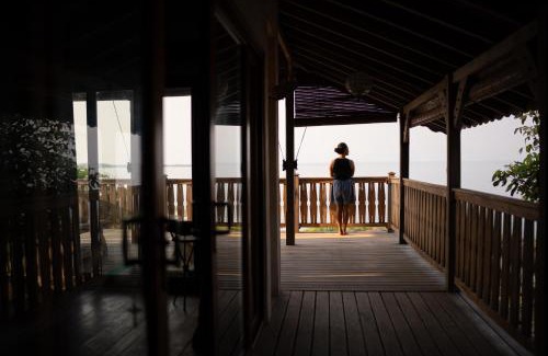 Rote Island House | Ume Lelendo