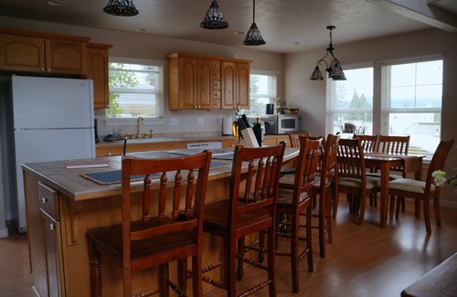 Elkton House | Umpqua Wine Country Cottage
