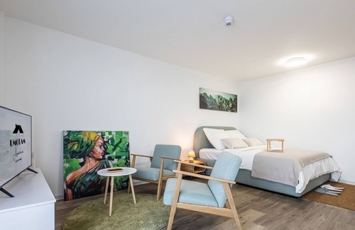 Ostend Apartment | Umquam Frankfurt l Modern Studio and good located King Bed Balcony