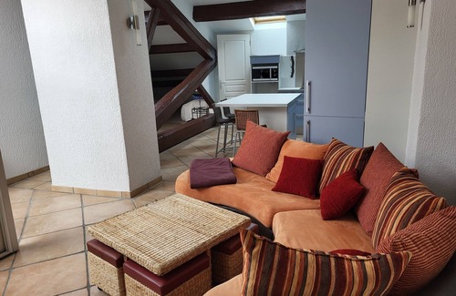 Salles-d'Aude Apartment | Un Immense Studio Atypique Entre la Vigne et la mer et son un Patio Intimiste