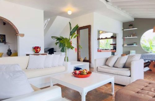 Calima Villa | Un Pedacito de Santorini en el Lago Calima