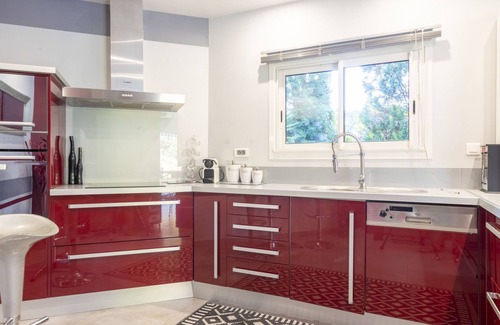 Chateaurenard House | Un petit coin de paradis by Interhome