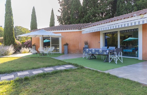 Chateaurenard House | Un petit coin de paradis by Interhome