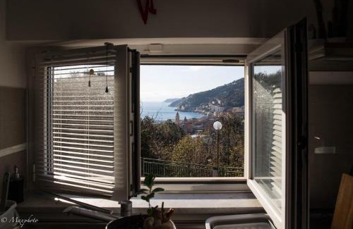Voltri Apartment | Una finestra sul mare