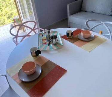 Campinola Apartment | Una suite pop nel blu della Costiera