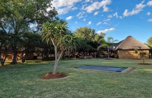 Madibeng Cabin | Unathi Game Lodge
