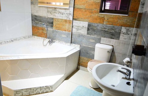 Phuthaditjhaba House | Unathi Guest Lodge