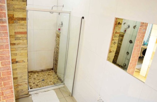 Phuthaditjhaba House | Unathi Guest Lodge