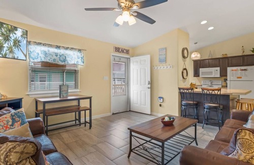 Port Aransas Condo | Unbeatable Beach Stay with Pools & Town Access.