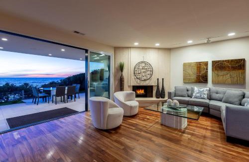 Encinitas House | Unbeatable Location - Steps to Moonlight Beach