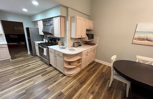A-Zone House | Unbeatable location - 4 houses to beach, 5BR, 3BA, walkability!