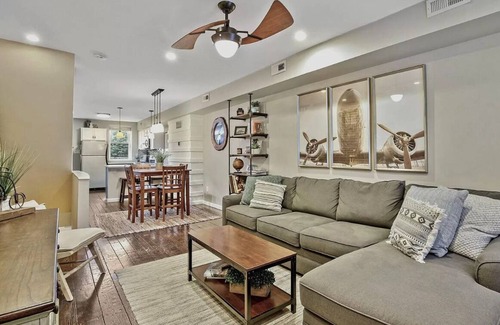 South Baltimore House | Unbeatable Location Walk Score 90 Modern House in Baltimore