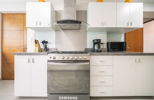 Surquillo Condo | Unbeatable! Stylish, Spacious APT near Miraflores!