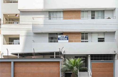 Surquillo Condo | Unbeatable! Stylish, Spacious APT near Miraflores!